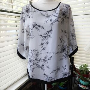 White House Black Market Boxy White and Gray 3/4 Sleeve Blouse